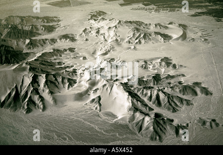 Luftaufnahme der Wüstenberge in der Nähe von Nasca, Peru Stockfoto