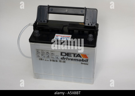 Deta Drivemobil Deutsch führen Säure 12 Volt 55 Amp Stunde Autobatterie UK Stockfoto