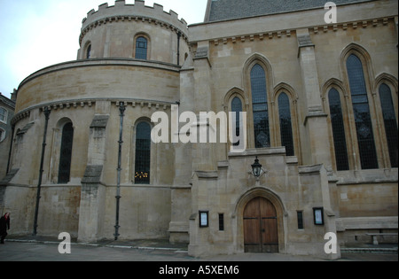 Temple Church, Inner Temple, Kings Bench Walk, Haustür und Turm vom Flotte St. London UK Stockfoto