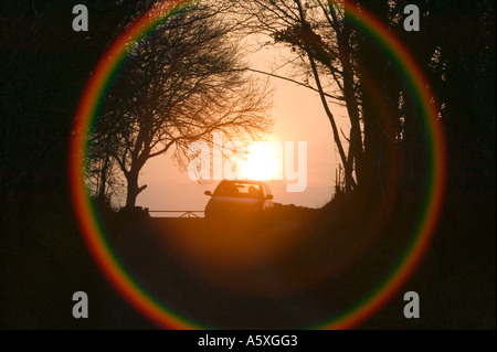 Halo-rund um die untergehende Sonne auf eine Gasse in der Nähe von Troutbeck, Lake District, Cumbria, UK Stockfoto