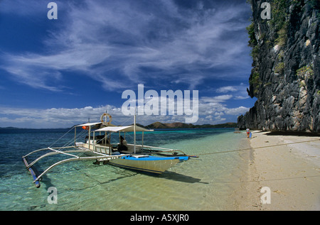 Ein Strand in Coron Island (Calamian Gruppe - Philippinen). Une Plage Sur l'Île de Coron (Calamian Gruppe - Philippinen). Stockfoto