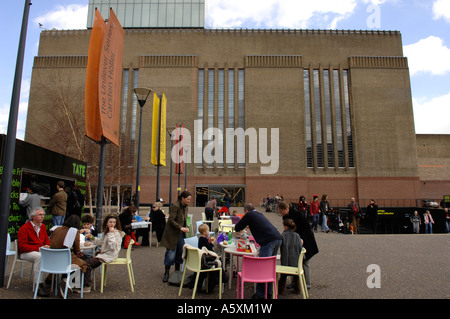 Cafe außerhalb Tate Modern Stockfoto