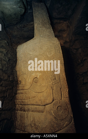 Monolith, bekannt als die "Lanzon". Chavin de Huántar - Peru.  Vergessen Dit "le Lanzon". Chavin de Huántar - Pérou. Stockfoto