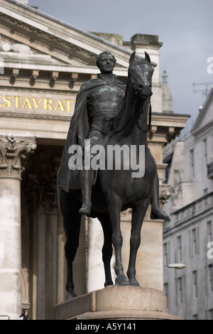 Statue von Wellington vor der Royal Exchange London England Stockfoto