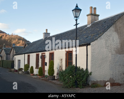 Kleines Häuschen von Laird für Arbeiter in den 1850er Jahren in Erhaltung Dorf gebaut.  Luss Argyll Bute Schottland, Vereinigtes Königreich Stockfoto