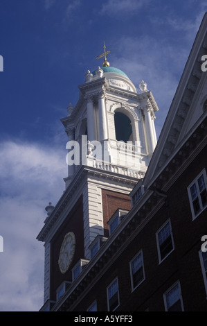 Einer der vielen Glockentürme an der Harvard University in Cambridge Massachusetts Stockfoto