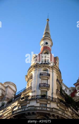 Alte Architektur in Buenos Aires, Argentinien entlang der Avenida Córdoba. Stockfoto