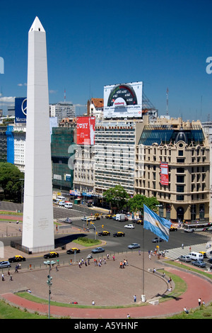 Plaza De La Republica und der Obelisk am 9. Juli Avenue in Buenos Aires, Argentinien. Stockfoto