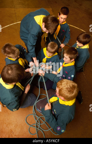 1. ALCESTER SCOUTS WEST WARWICKSHIRE BEZIRK UK BEI IHREN WÖCHENTLICHEN TREFFEN 10. FEBRUAR 2005 NACH VERWEIGERT NATIONALLOTTERIE F Stockfoto