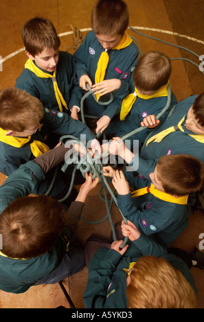 1. ALCESTER SCOUTS WEST WARWICKSHIRE BEZIRK UK BEI IHREN WÖCHENTLICHEN TREFFEN 10. FEBRUAR 2005 NACH VERWEIGERT NATIONALLOTTERIE F Stockfoto