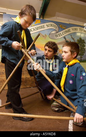 1. ALCESTER SCOUTS WEST WARWICKSHIRE BEZIRK UK BEI IHREN WÖCHENTLICHEN TREFFEN 10. FEBRUAR 2005 NACH VERWEIGERT NATIONALLOTTERIE F Stockfoto