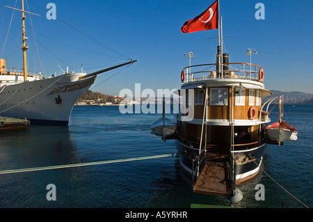 Halas und Atatürk s Yacht Savarona im Bosporus Istanbul Stockfoto