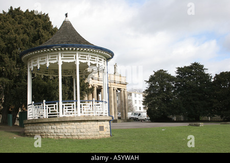 Die Band Stand bei Pittville Pump Room in Cheltenham, Gloucestershire Stockfoto