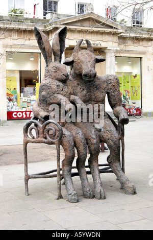 Eine Skulptur aus dem Minotaurus und der Hase Cheltenham Gloucestershire UK Stockfoto