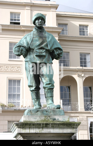 Eine Statue von Edward Adrian Wilson von Cheltenham, starb mit Scott in die Antarktis. Stockfoto