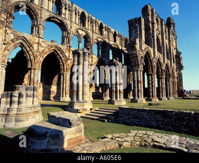 Teil der Ruinen von Whitby Abtei Whitby, North Yorkshire, England, UK. Stockfoto