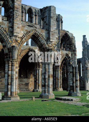 Teil der Ruinen von Whitby Abtei Whitby, North Yorkshire, England, UK. Stockfoto