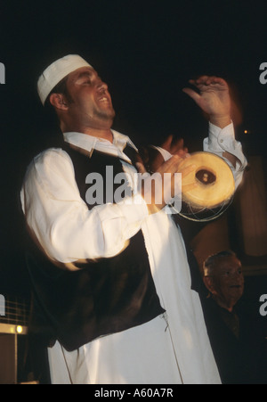 libysche Berber Musiker spielen traditionellen Musik während einer show Stockfoto