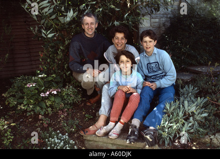 Porträt einer Familie Einheit, einschließlich Vater Mutter Tochter und Sohn Stockfoto