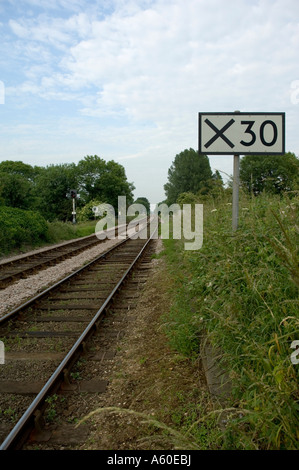 Geschwindigkeitsbegrenzung auf Bahnstrecke Stockfoto