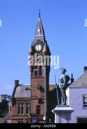 dh Townhall ANNAN DUMFRIES Tower Uhr Kriegs-Gedenkstatue schottland galloway dumfriesshire Stadt Stockfoto