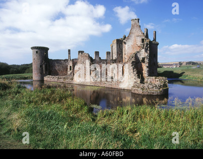 Dh DUMFRIES Caerlaverock Castle CAERLAVEROCK Dreieck Burggraben Mudrochs Turm galloway solway Ruinen Schottlands Burgen Stockfoto