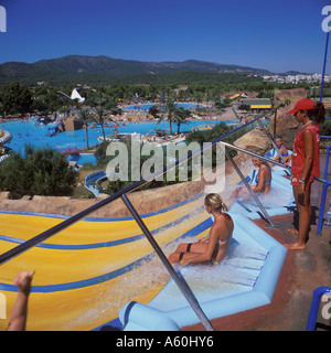 Szene an Wasserrutsche Abenteuer-Wasserpark Aqualand Magaluf Calvia SW Mallorca Balearen Spanien 11. August 2004 Model-Release Stockfoto