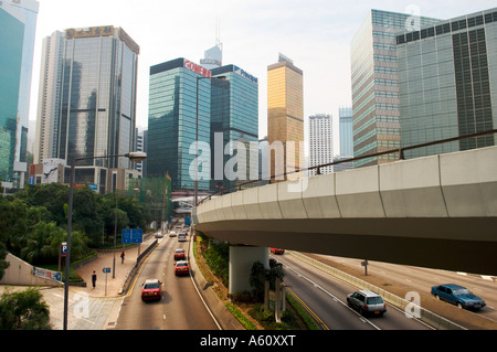 Hong Kong Island, China. Blick nach Westen entlang Harcourt Road in der Admiralität Innenstadt Zentrum Zentrum Geschäftsviertel Stockfoto