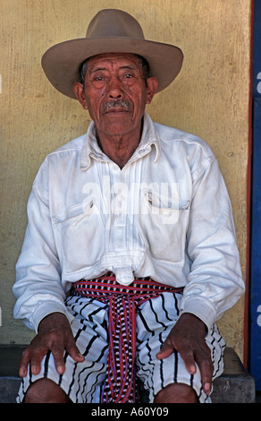 Elder Santiago Atitlan See Atitlan Abteilung der Solola Guatemala tragen traditionelle lokale Stil des Kleides Stockfoto