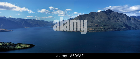 Panoramablick über die Bucht von Queenstown aus der Skyline komplexe Lake Wakatipu New Zealand Stockfoto