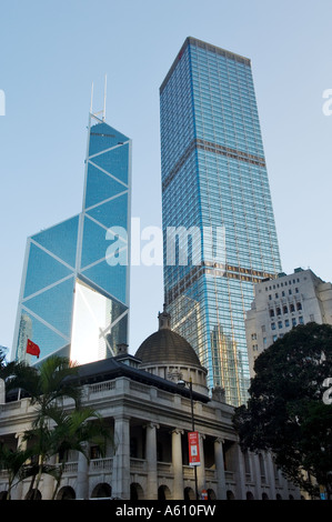 Hong Kong Island, China. Kontrastreiche Architektur-Stile. Bank of China. Gericht, Cheung Kong Center, alte Hausbank von China Stockfoto