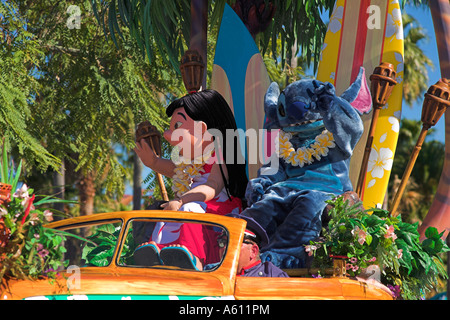 Lilo und Stitch Disney Charaktere in Auto in Parade, Disney MGM Studios, Disney World, Orlando, Florida, USA Stockfoto