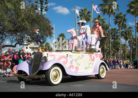 Disney-Stars und Motor Car Parade, Mary Poppins und Bert, Disney-MGM Studios, Orlando, Florida, USA Stockfoto