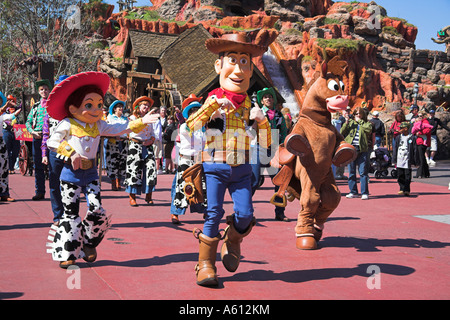 Woody und Jessie Parade in der Nähe von Splash Mountain, Frontierland, Magic Kingdom, Disney World, Orlando, Florida, USA Stockfoto