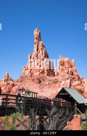 Big Thunder Mountain Railroad fahren, Frontierland, Magic Kingdom, Disney World, Orlando, Florida, USA Stockfoto