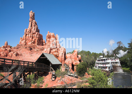 Big Thunder Mountain Railroad fahren, Liberty Belle Raddampfer, Magic Kingdom, Disney World, Orlando, Florida, USA Stockfoto