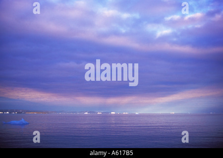 Anticrepuscular Strahlen über die Baffin Bay-Thule-Grönland Stockfoto