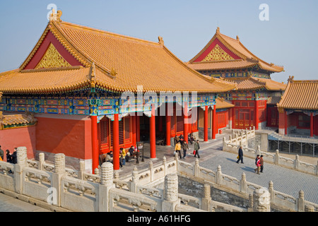 Goldenen gelben Dächern auf restaurierten Gebäude in der verbotenen Stadt Peking China JMH2531 Stockfoto