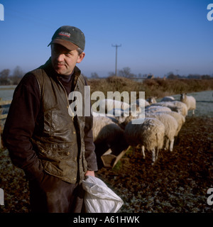 Farmer Matthew Lane auf der Papley farm Selbstversorger Hütten im ländlichen Northamptonshire Stockfoto