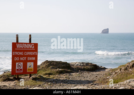 Warnschild am Cornish Strand Stockfoto