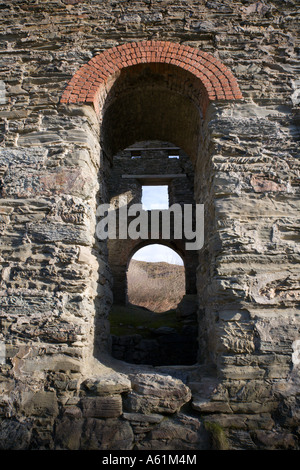 Cornish Tin Mine bleibt bei Trevallas Coombe Stockfoto