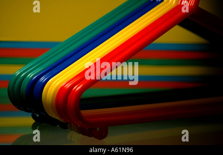 Farbige Kleiderbügel Stockfoto