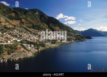 Stadt am Wasser, San Antonio Palopo, Lake Atitlan, Guatemala Solola Stockfoto
