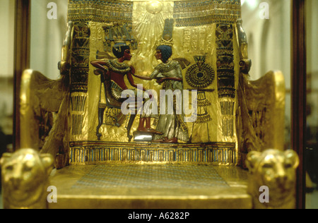 Detail der Rückseite vergoldeten Thron oder Stuhl aus Grab von Tutankhamen ägyptische Museum of Antiquities Cairo-Ägypten Stockfoto