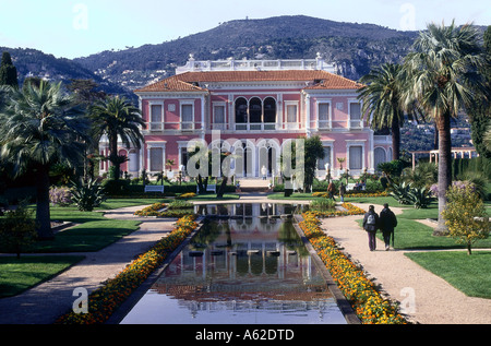 Brunnen Sie vor der Villa, Villa Ephrussi de Rothschild, Cap Ferrat, Saint-Jean-Cap-Ferrat, französische Riviera, Frankreich Stockfoto