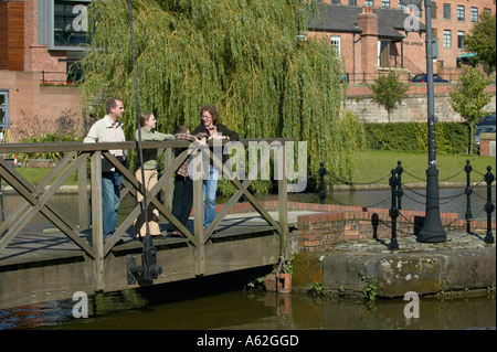 Familie spazieren und erkunden Castlefield einem historischen Teil von Manchester Stockfoto