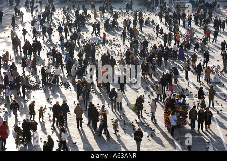 Eine Luftaufnahme der Besucher s Sankt Markus Platz in Venedig Italien Stockfoto