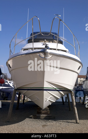 Boot im Trockendock in Newark Marina Nottinghamshire Stockfoto