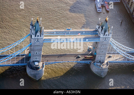 Luftaufnahme der Tower Bridge, eines der berühmtesten und erkennbaren Wahrzeichen in London Stockfoto