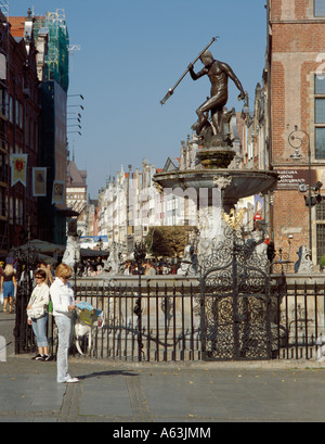 Fontana neptuna (neptunbrunnen) mit ul dluga (lange Straße), Dlugi Targ (Langen Markt), Danzig, Pommern, Polen. Stockfoto